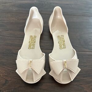 Salvatore Ferragamo Cream Peep-Toe Flats with Bow